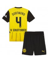 Otroške Nogometnih dresov Borussia Dortmund Nico Schlotterbeck #4 Domači 2024-25 Kratki rokavi (+ hlače)